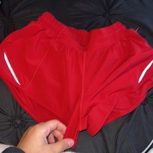 Red lulu shorts 2.5 in size 4